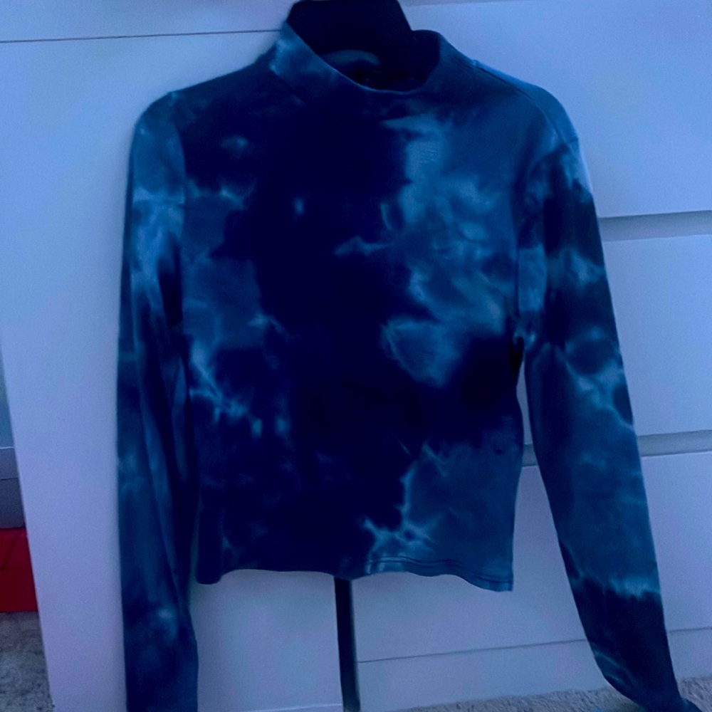 Tie dye long sleeve turtle neck